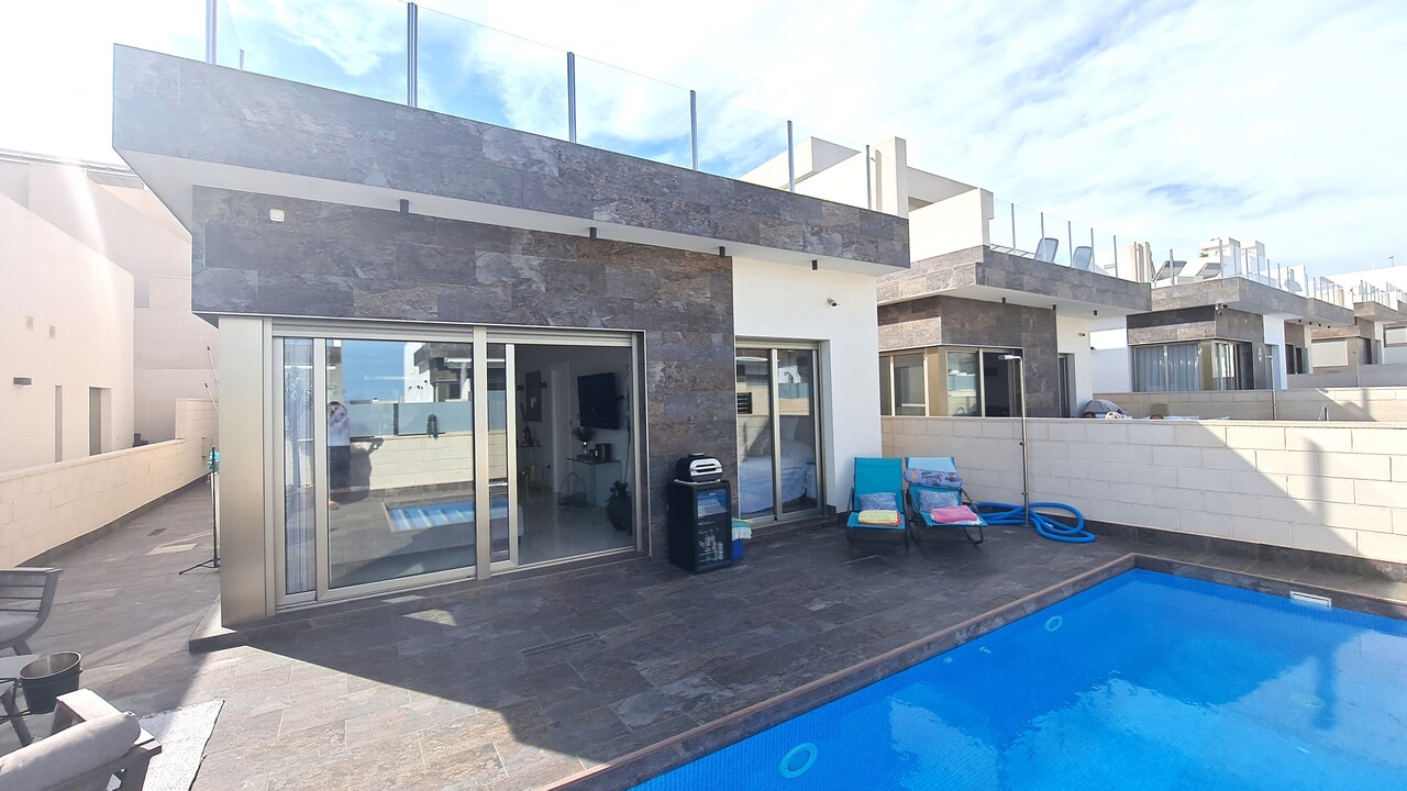 House in Villamartin - view 1