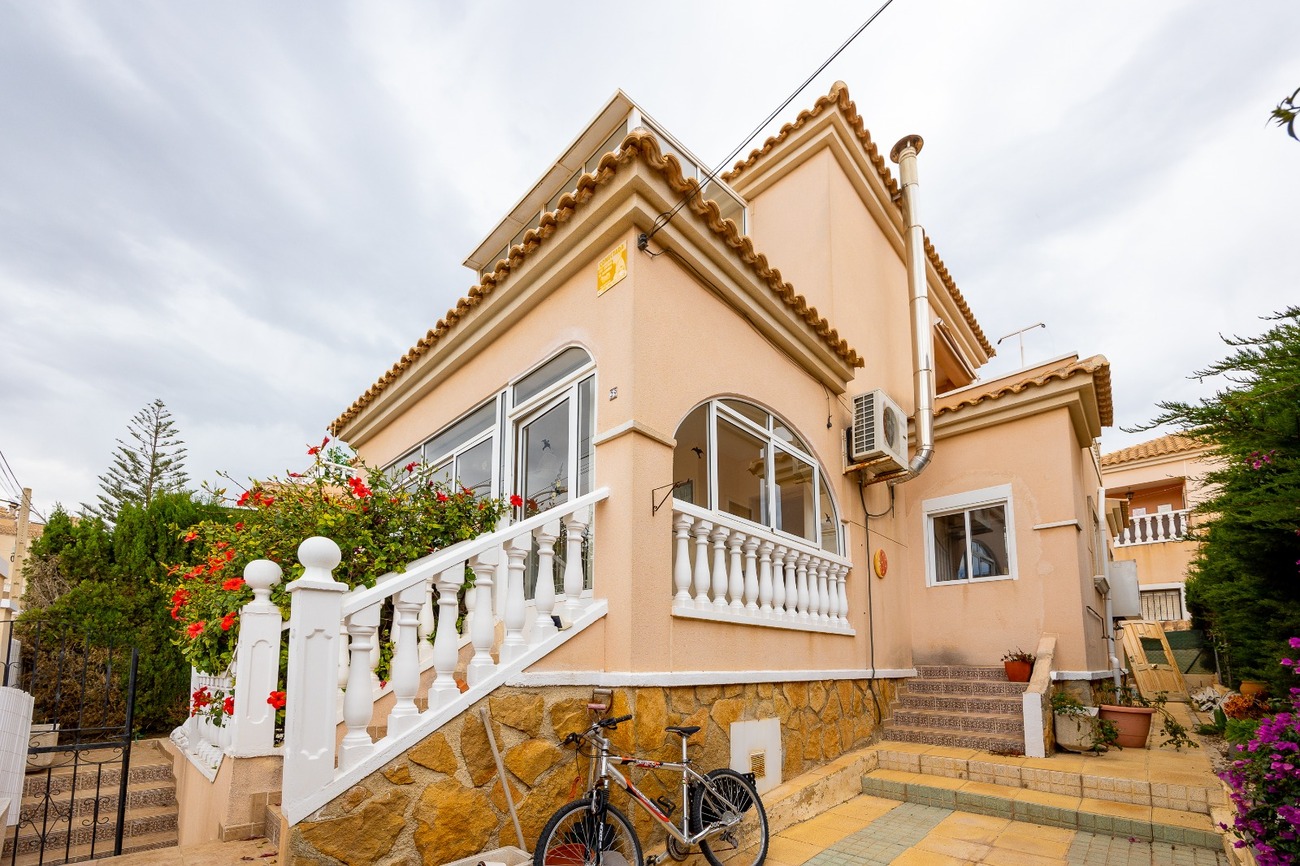 Villa in Urbanizacion los Balcones - view 1