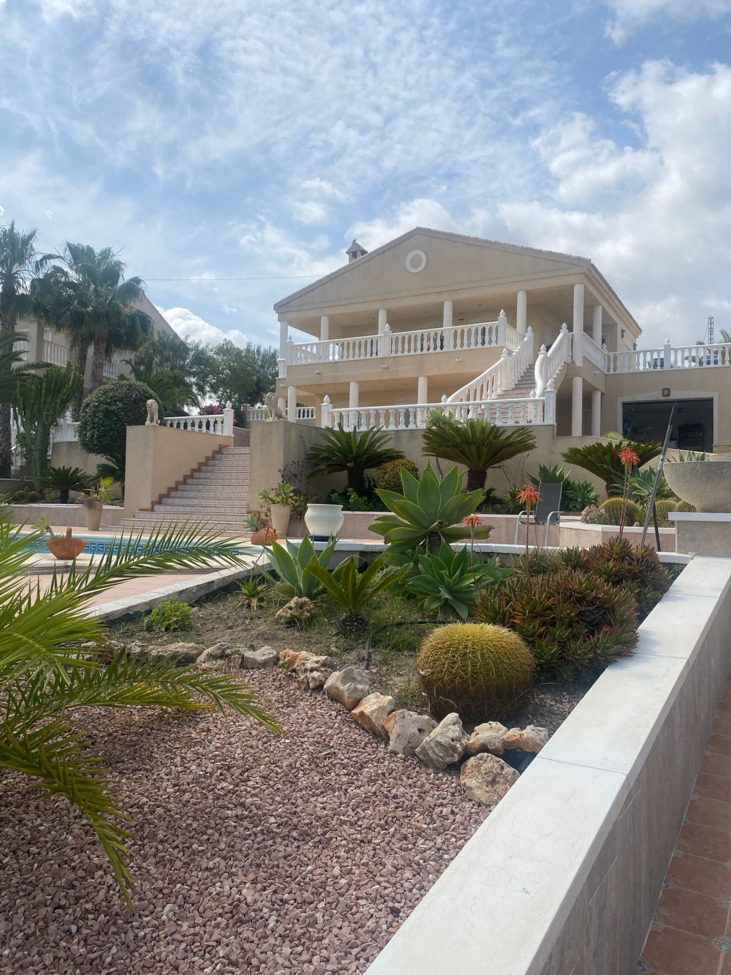 Villa in Alicante - view 1