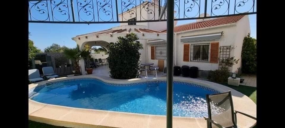 Villa in Villamartin - view 1