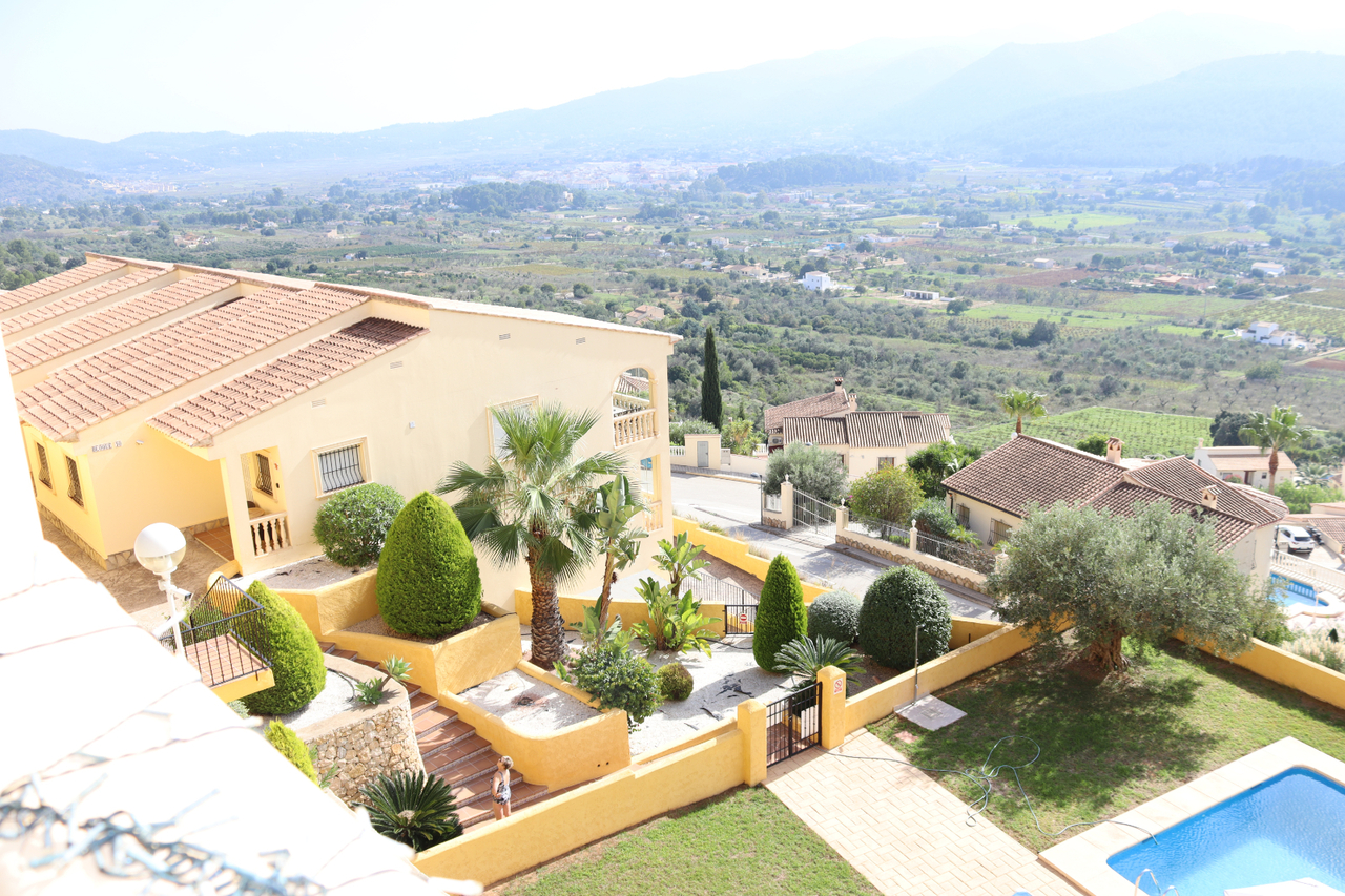 House in Jalon - view 1