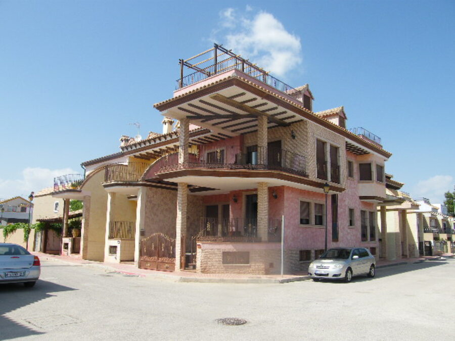House in Alicante - view 1