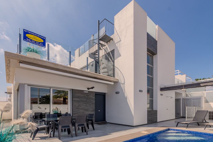 Villa in Alicante - view 1