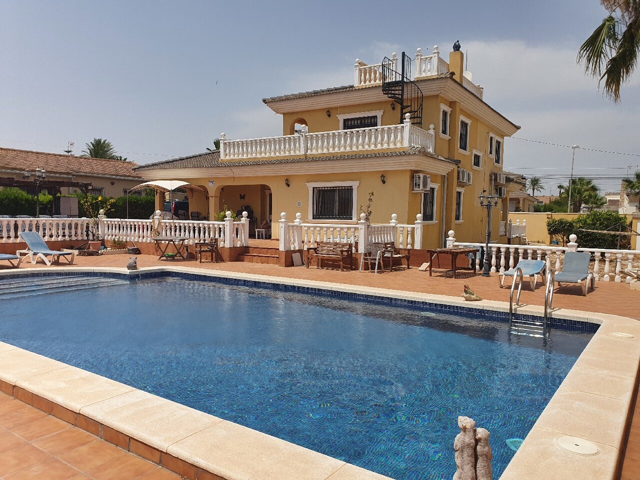 Villa in Alicante - view 1