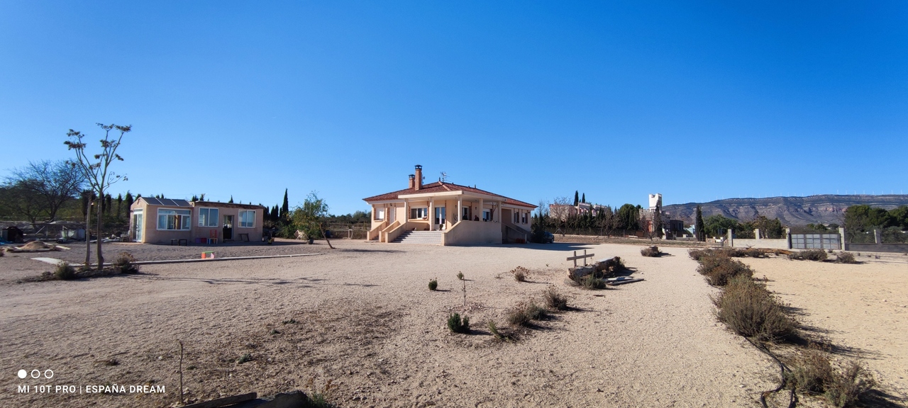 Villa in Caude - view 1
