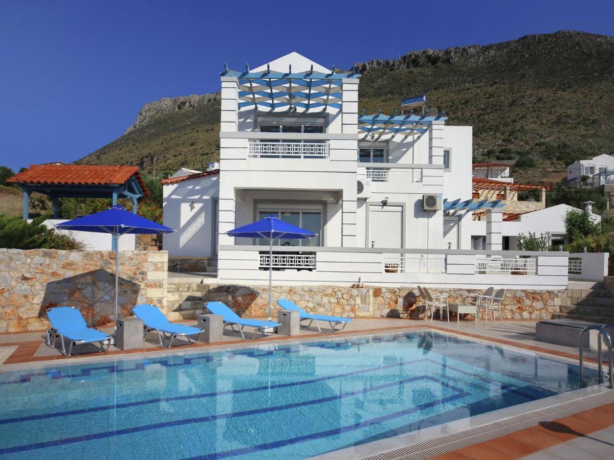 House in Kokkino Chorio - view 1