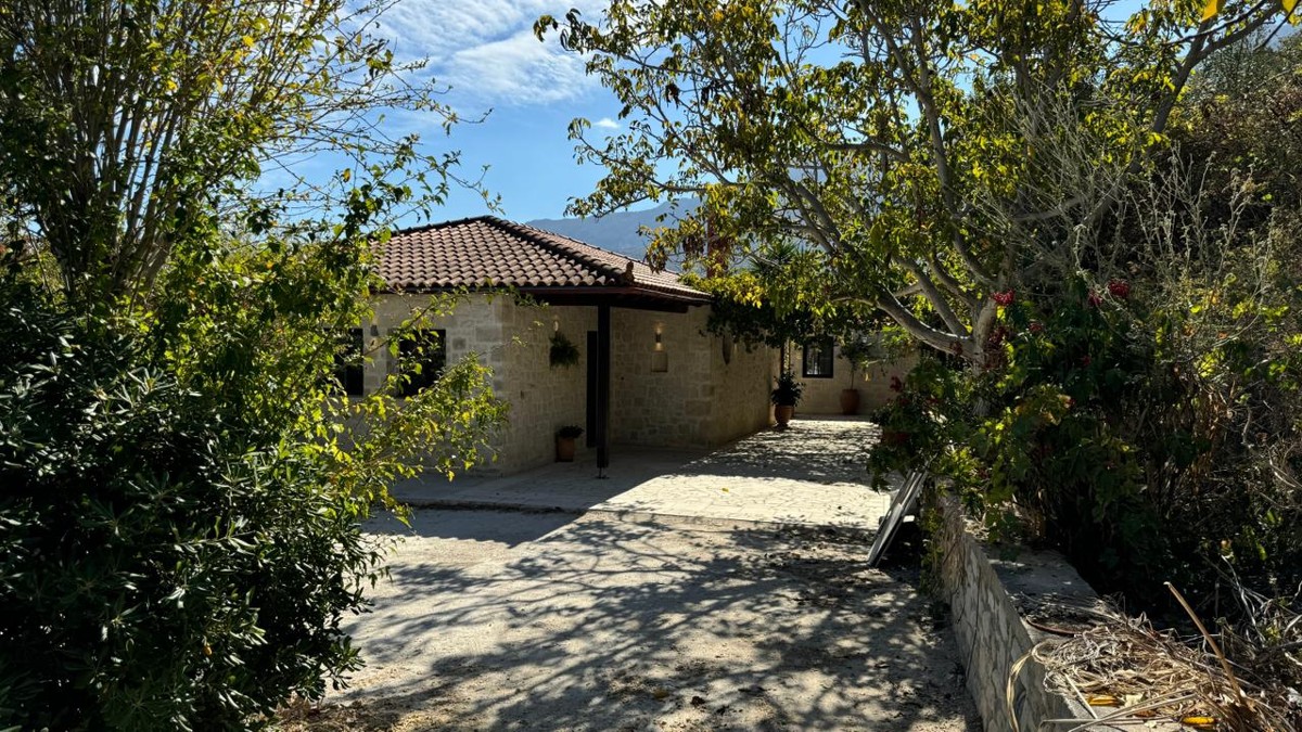 House in Kournas - view 1