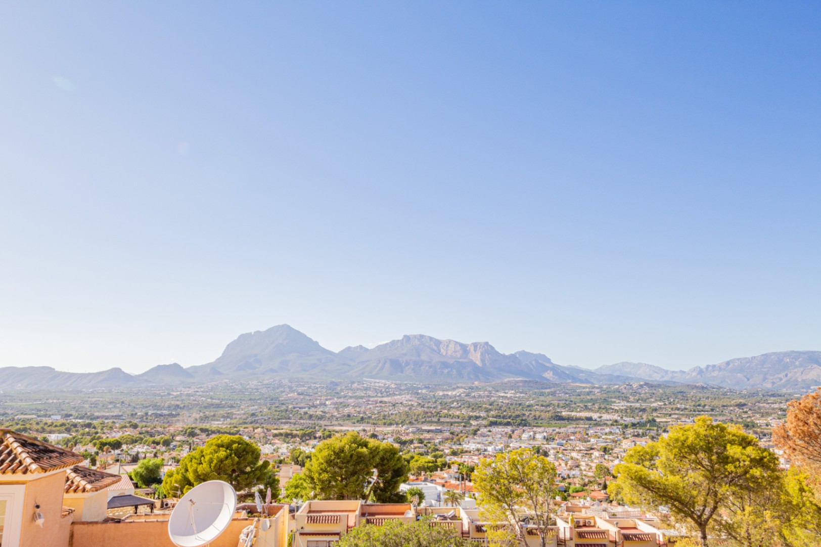 Villa in L'Albir - view 1
