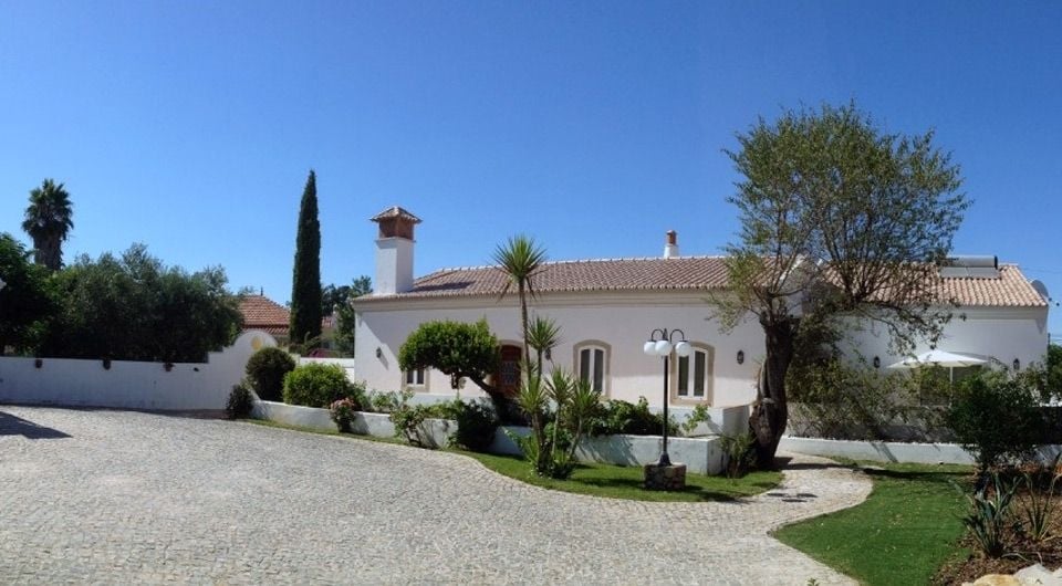 Villa in Sao Bras de Alportel - view 1