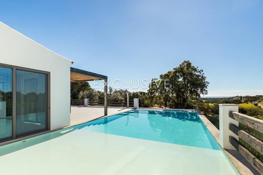 House in Lagoa - view 1