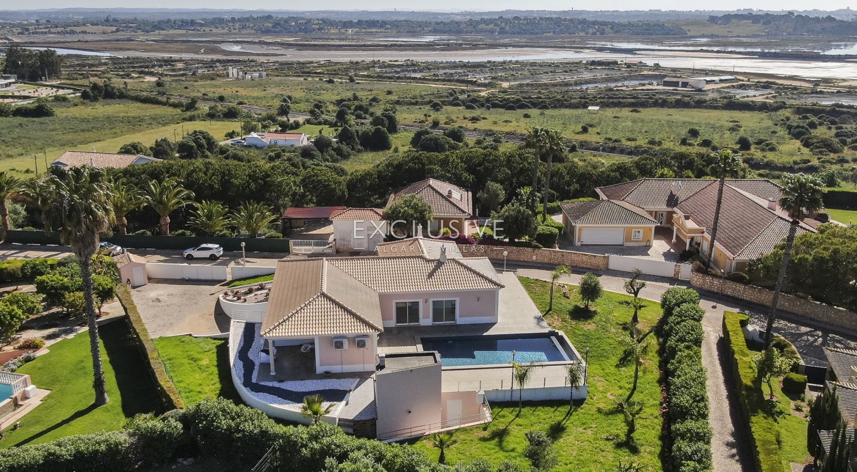 Villa in Meia Praia - view 1