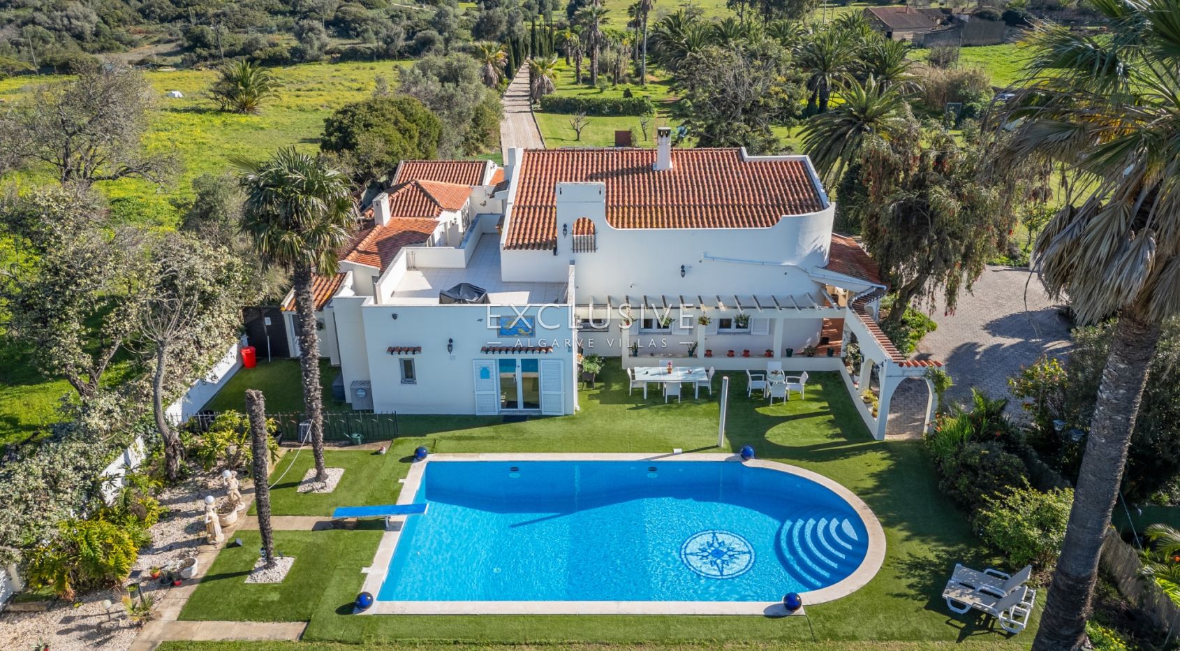 Villa in Lagos - view 1