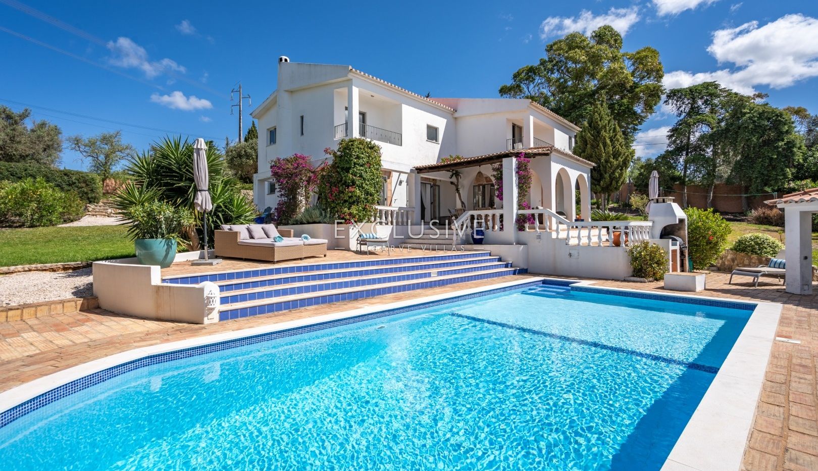 Villa in Lagos - view 1