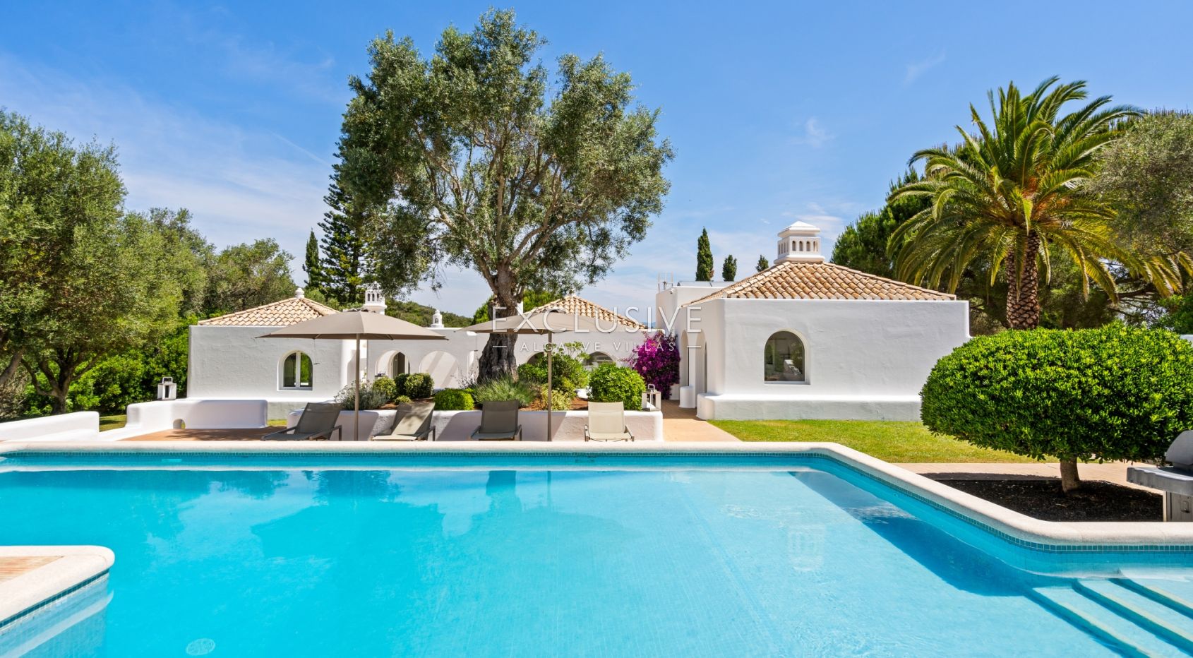 Villa in Lagos - view 1