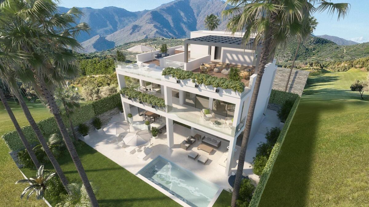 Villa in Estepona - view 1