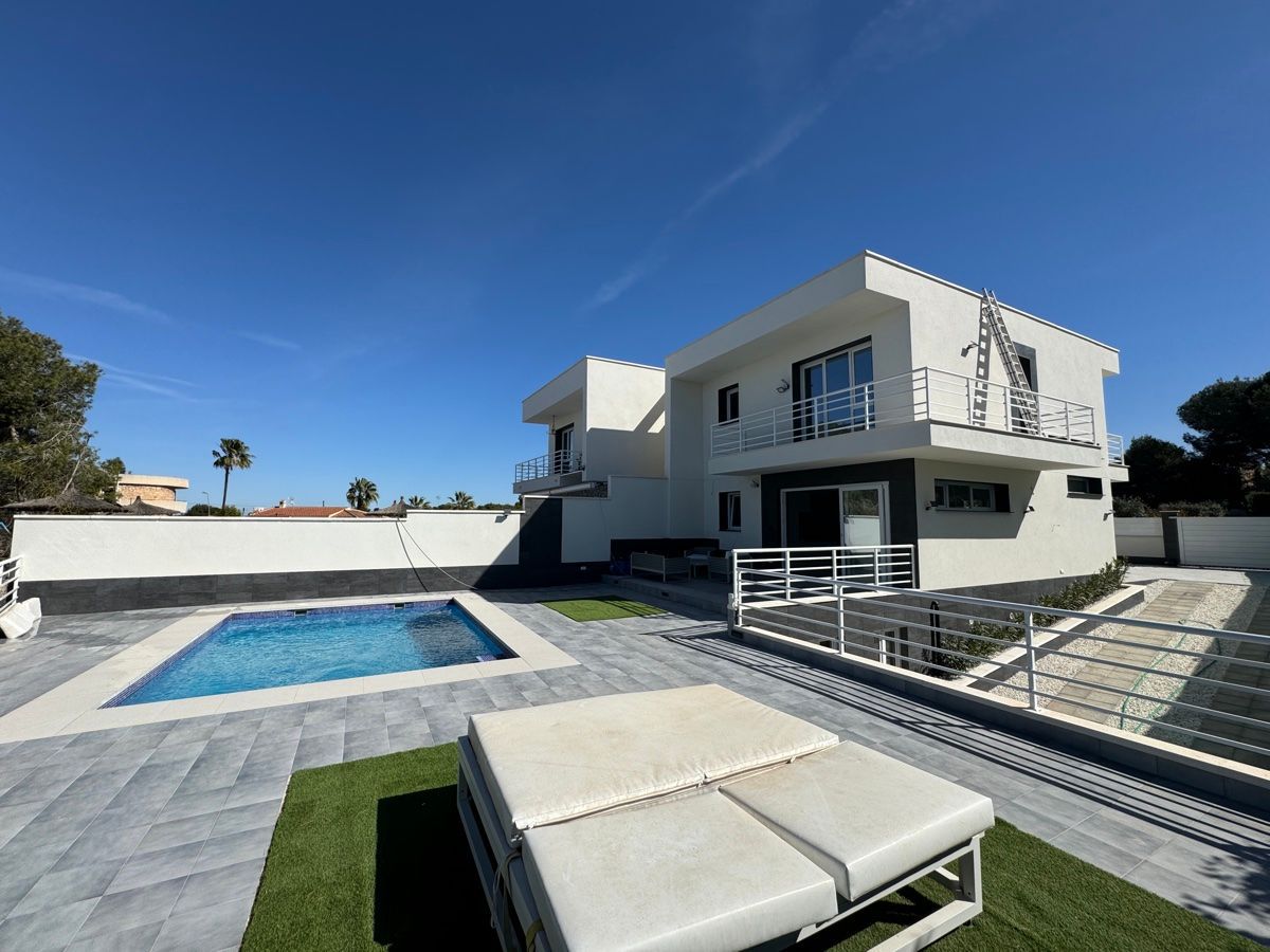 Villa in San Juan de Alicante - view 1