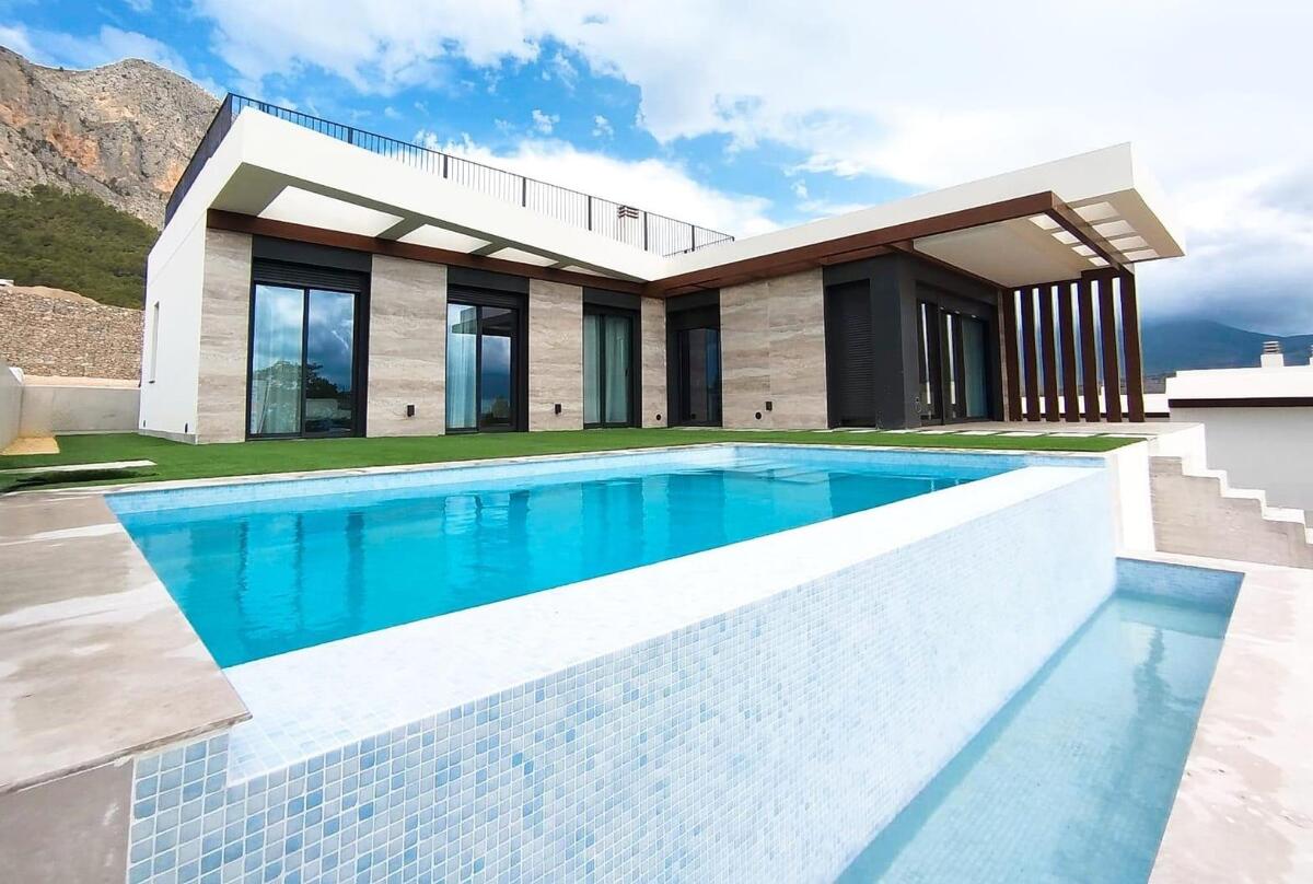 Villa in Alicante - view 1