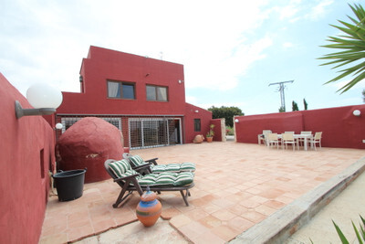 Villa in Elche - view 1