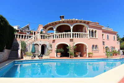 Villa in Benissanet - view 1