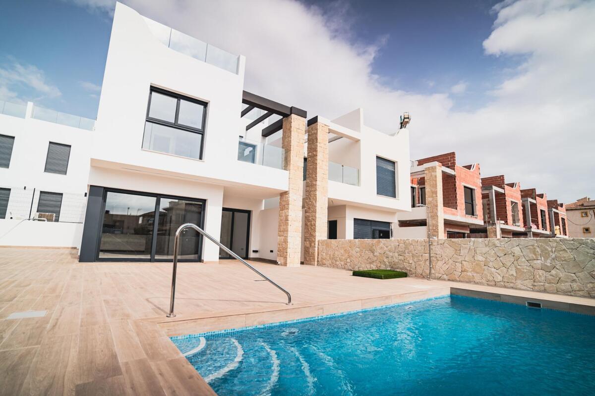 Villa in Alicante - view 1