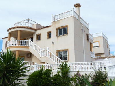 Villa in Elche - view 1