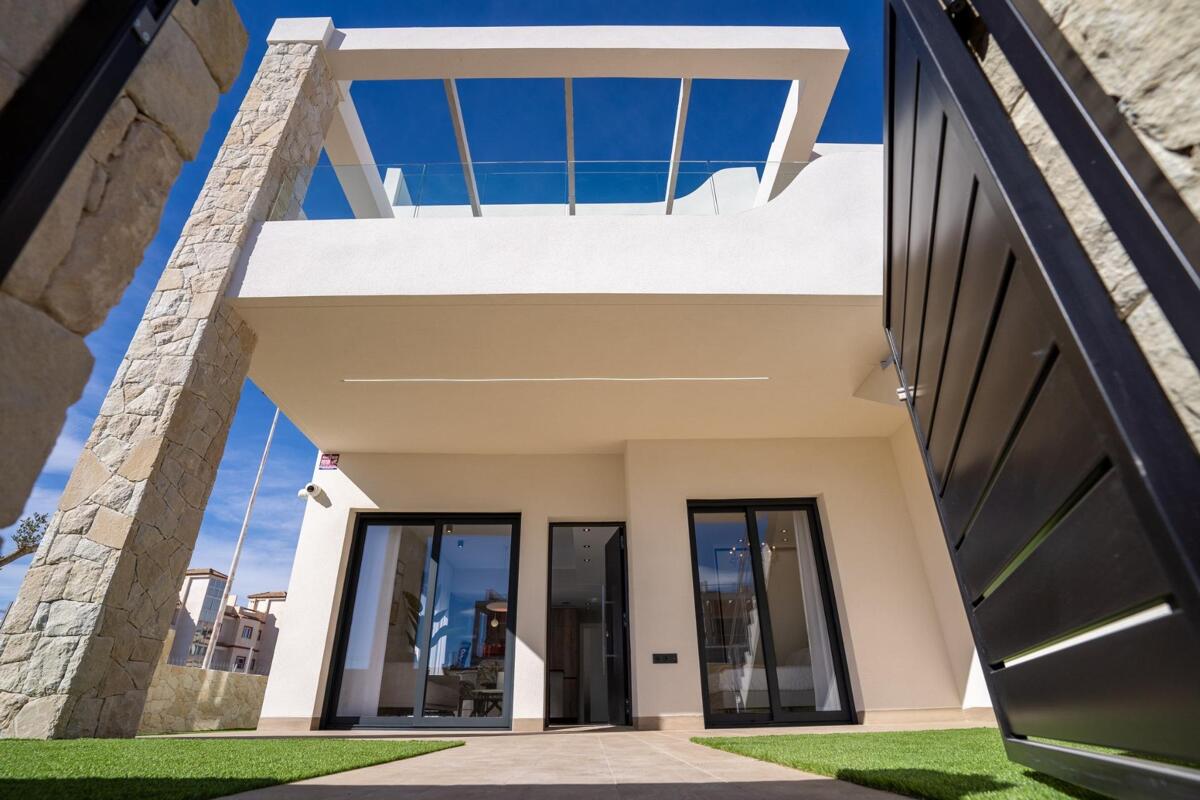 House in Alicante - view 1