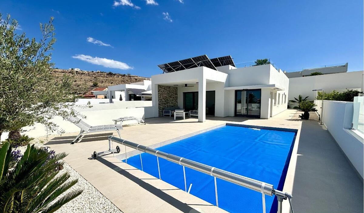Villa in Alicante - view 1