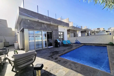 Villa in Villamartin - view 1