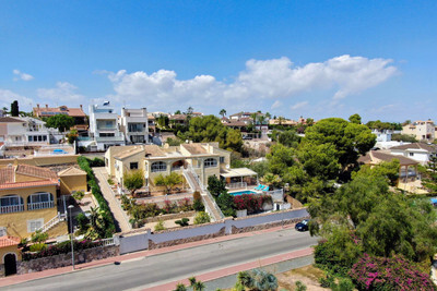 Villa in Alicante - view 1