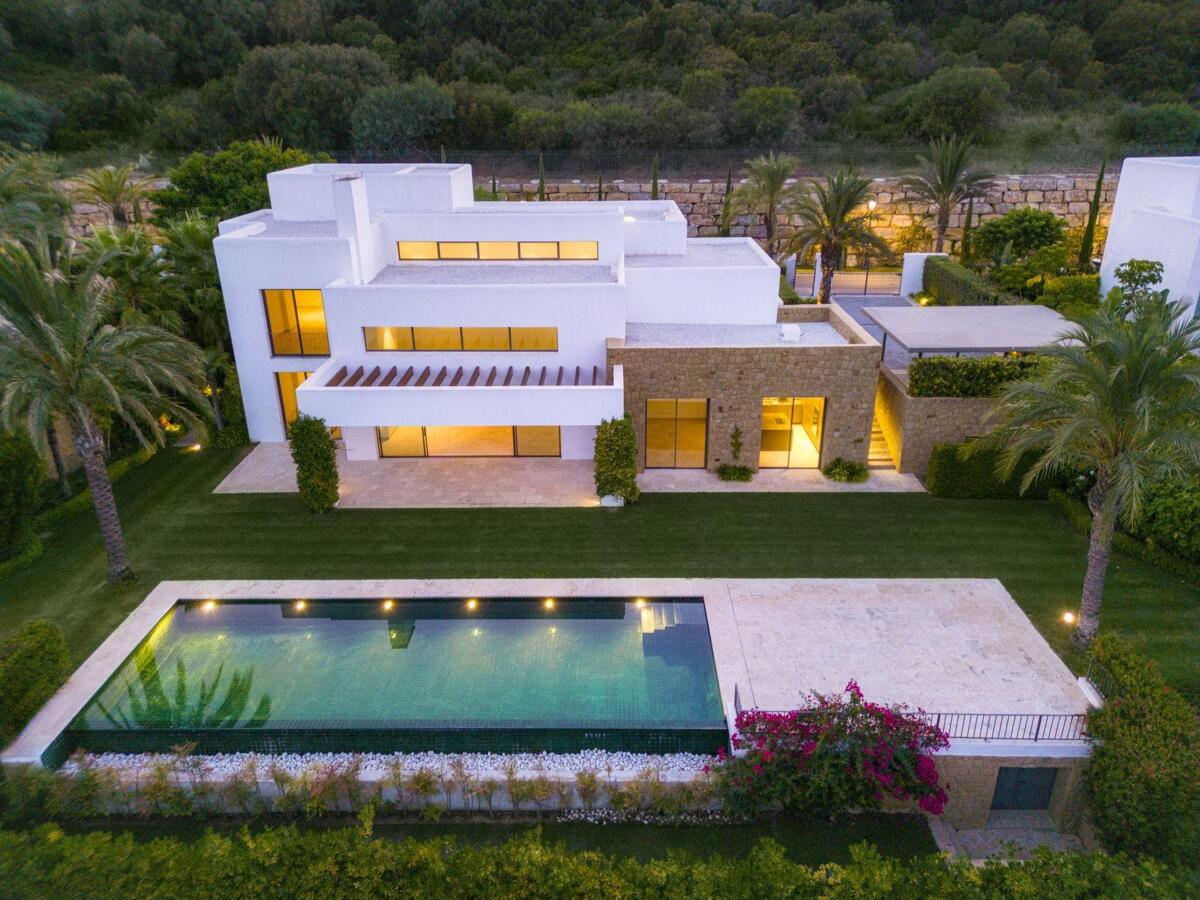Villa in Casares de Arbas - view 1