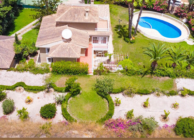 Villa in Villamartin - view 1