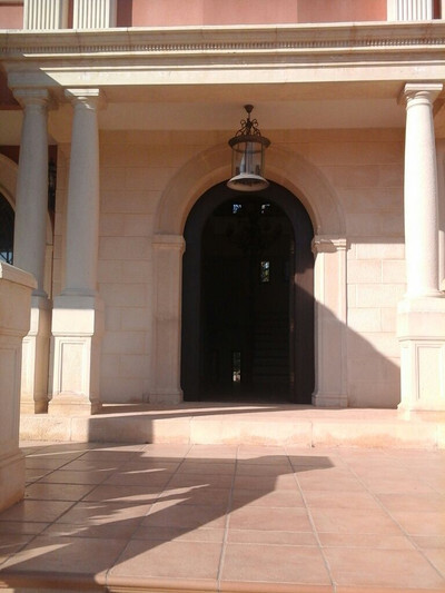 Villa in Elche - view 1
