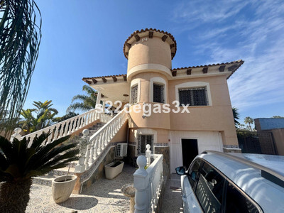 Villa in Alicante - view 1