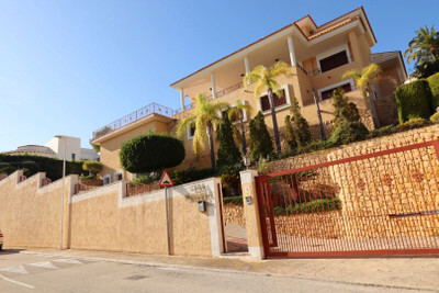 Villa in Alicante - view 1
