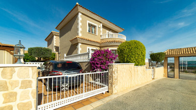 Villa in Alicante - view 1