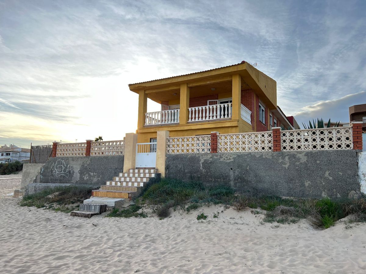 Villa in Guardamar del Segura - view 1