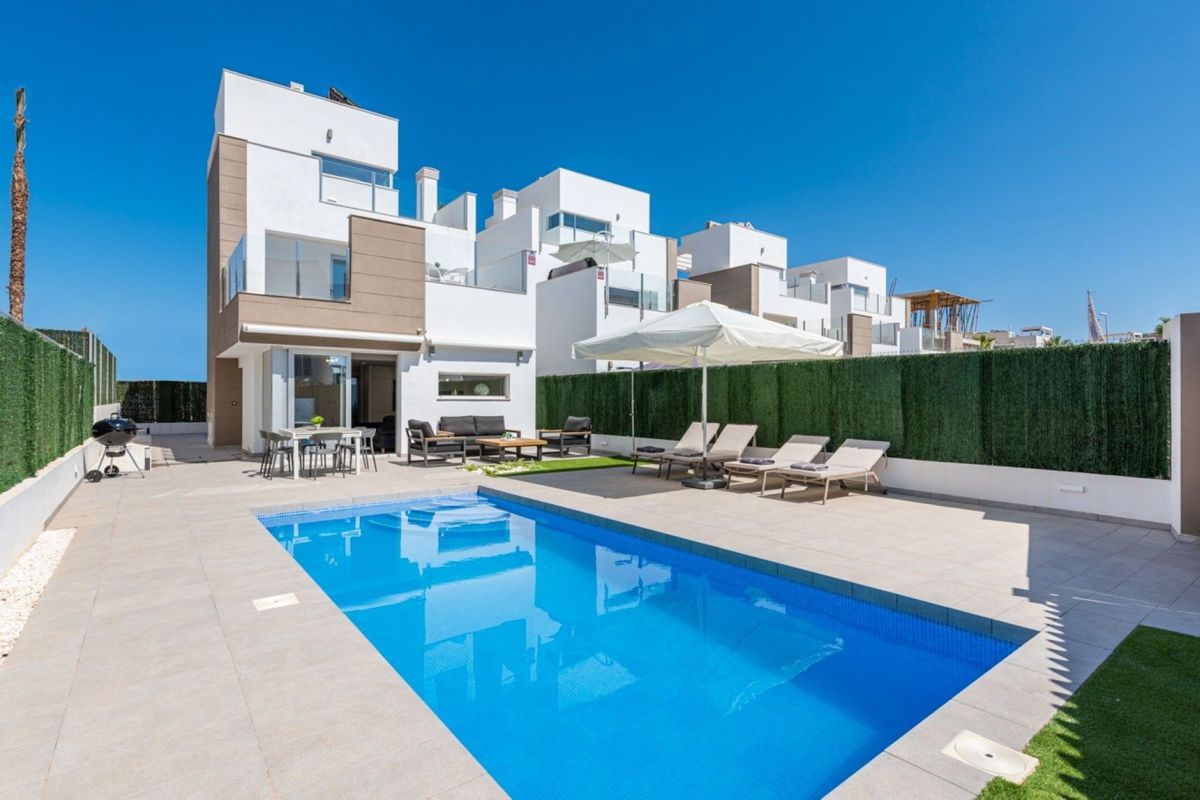 Villa in Guardamar del Segura - view 1