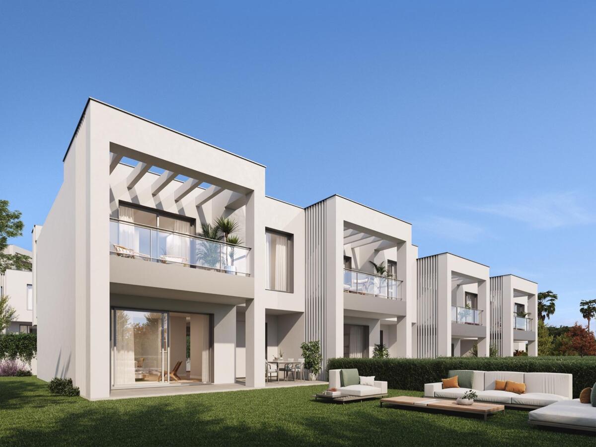 House in Marbella Del Este - view 1