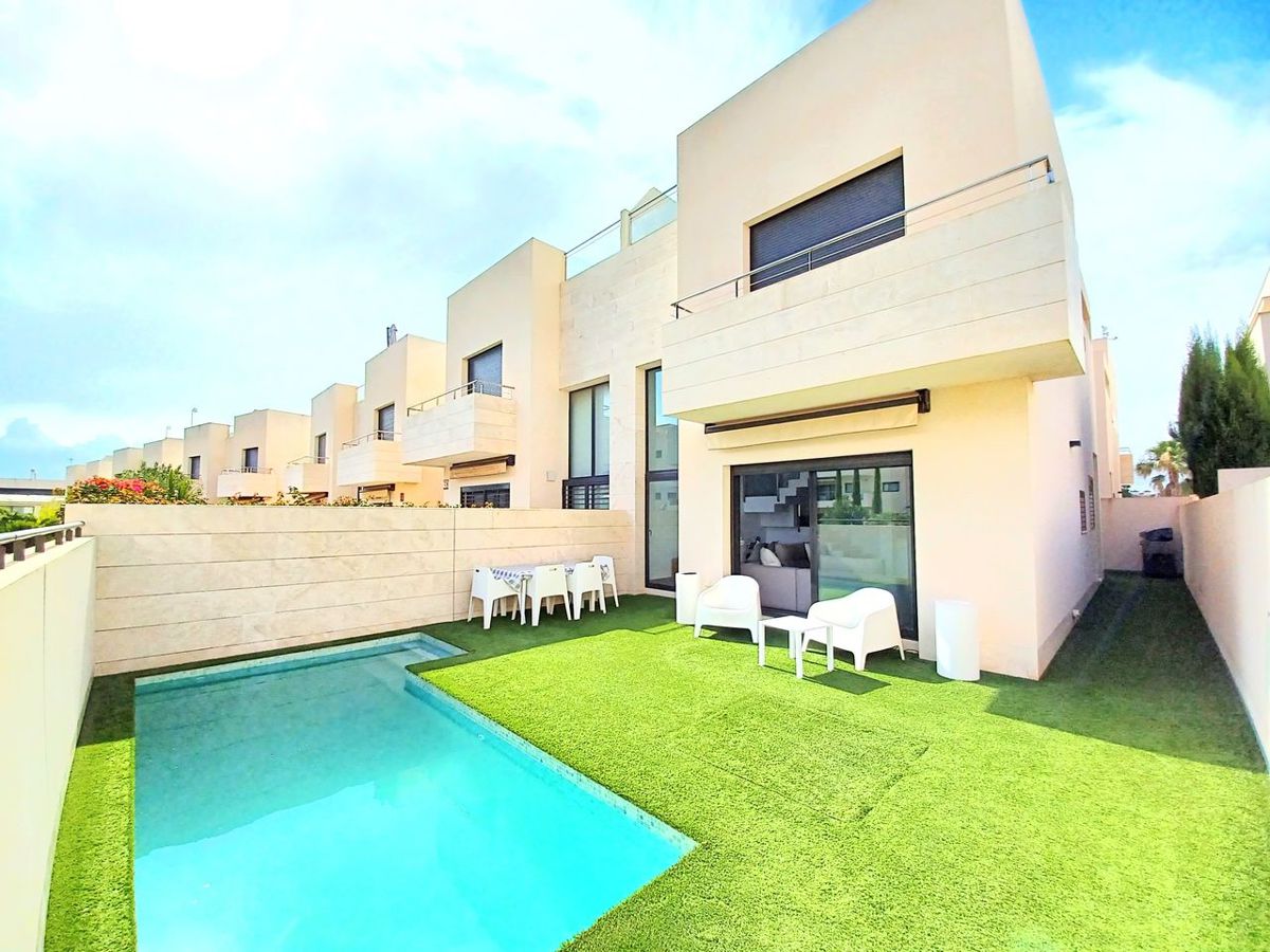 Villa in Alicante - view 1