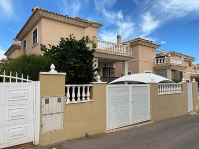 Villa in Alicante - view 1