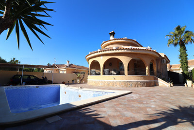 Villa in Alicante - view 1