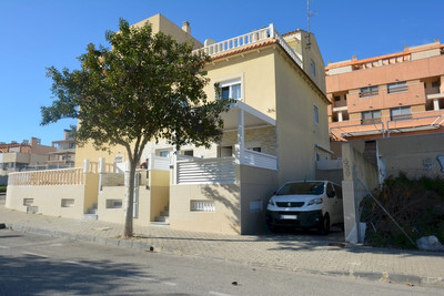 House in Guardamar del Segura - view 1