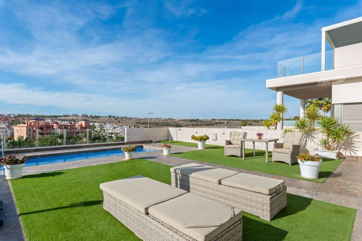 Villa in Villamartin - view 1