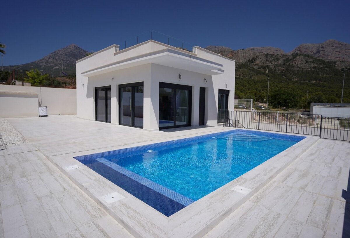 Villa in Alicante - view 1