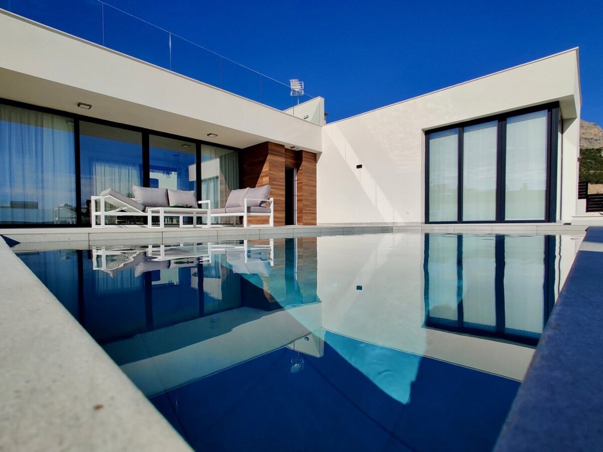 Villa in Alicante - view 1