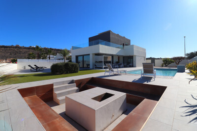 Villa in Alicante - view 1