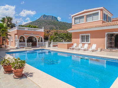 Villa in Alicante - view 1