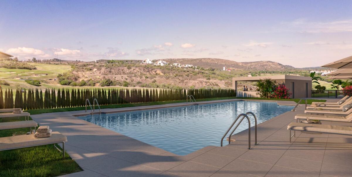 Apartment in La Linea de la Concepcion - view 1