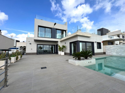 Villa in Alicante - view 1