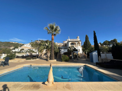 Villa in Benissanet - view 1